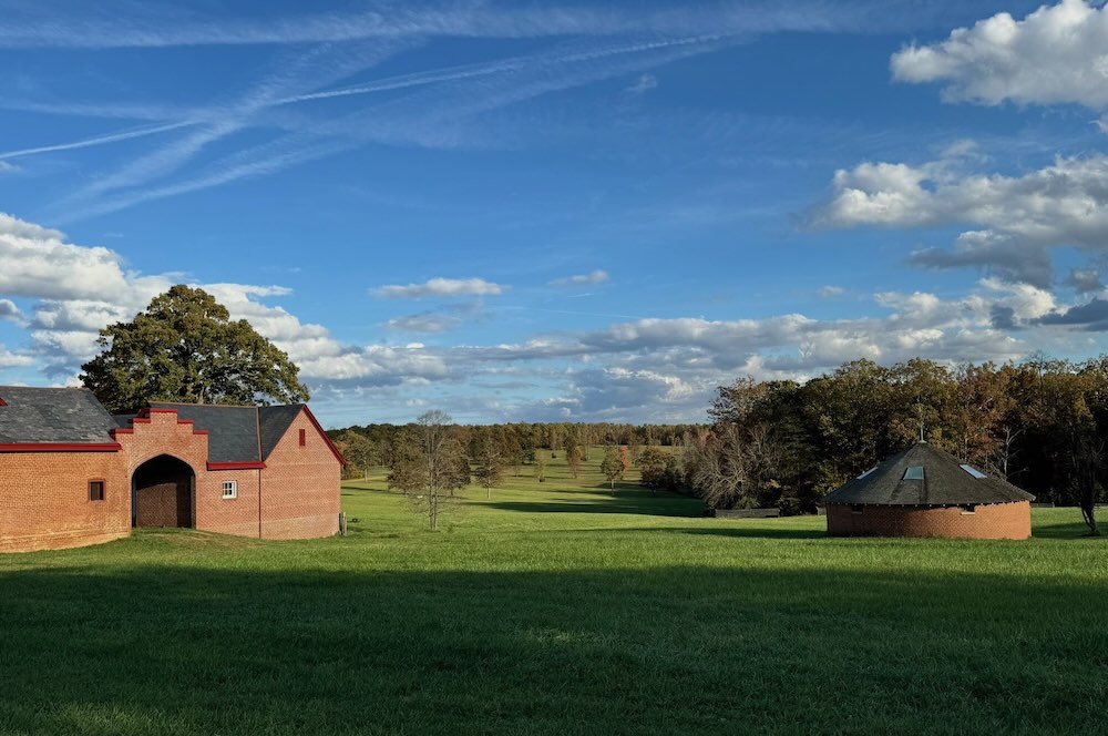 Nydrie barn and field
